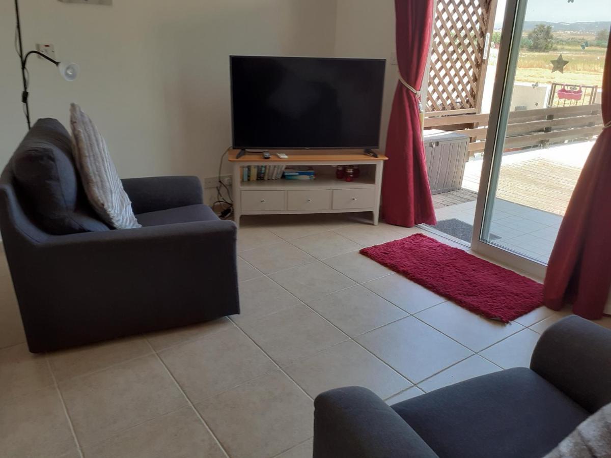 Beautiful 2-Bed House In Mandria Paphos Villa Exterior foto